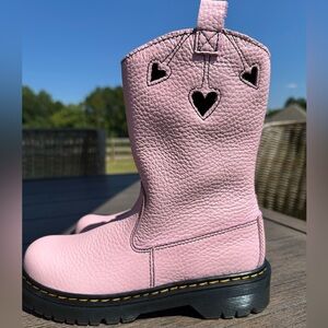 ⭐️⭐️ NEW Dr Doc Martens Bex Heart Pink pull on Chunky Cowgirl Boots Sz 2 Girls